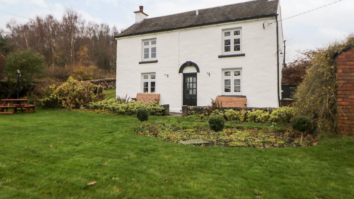 Oakamoor Cottage | QUARRY HOUSE, pet friendly, luxury holiday cottage in Moneystone