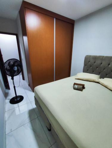 Santa Monica House | Quarto com banheiro privativo PARA MULHERES