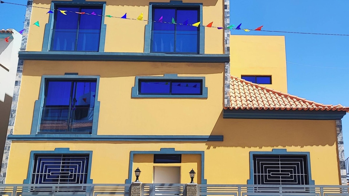 Praia Hotel | Quartos com AC,tv, casa de banho privativa, WiFi, Praia de mar nas proximidades.