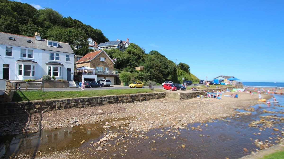Sandsend Cottage | QUAYSIDE, pet friendly, with open fire in Sandsend