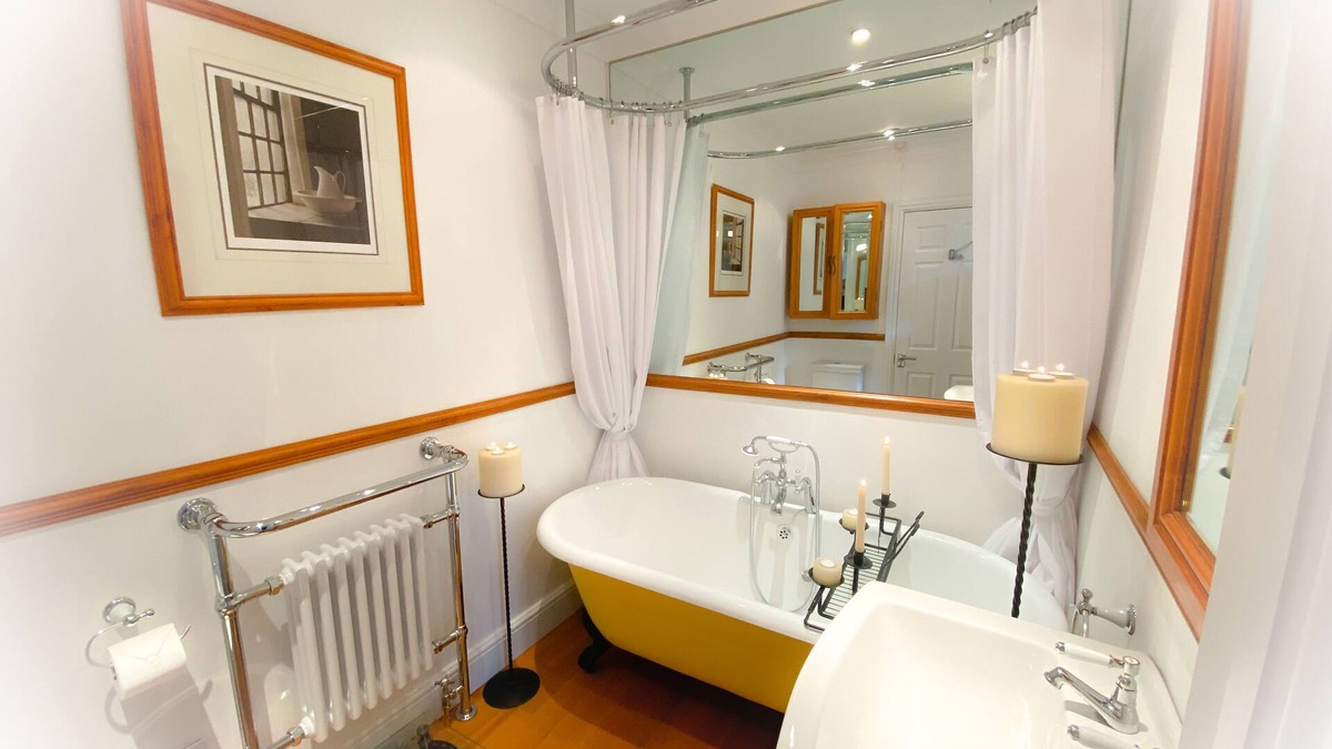 Poole House | Quayside Quarters * Great Location * Old Town Poole * Free Secure Parking
