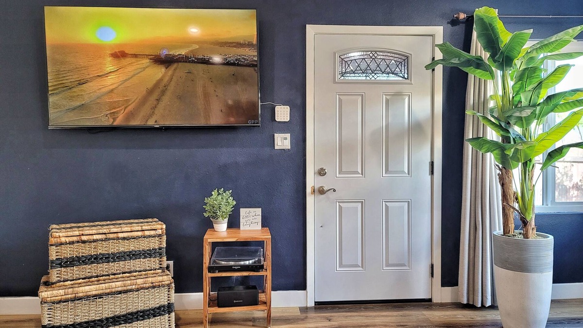 Compton House | 🌊queen bed-near SOFI LAX-free parking-gated yard