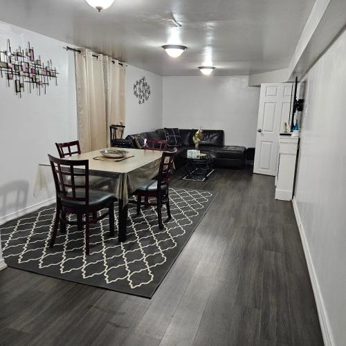 Rexdale Bed & Breakfast | Queen bedroom