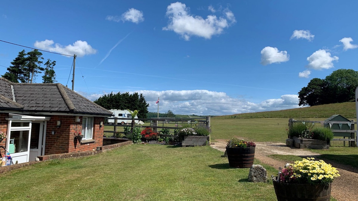 Sandown Cottage | Queen Bower Farm Lodge - a bungalow that sleeps 4 guests in 3 bedrooms