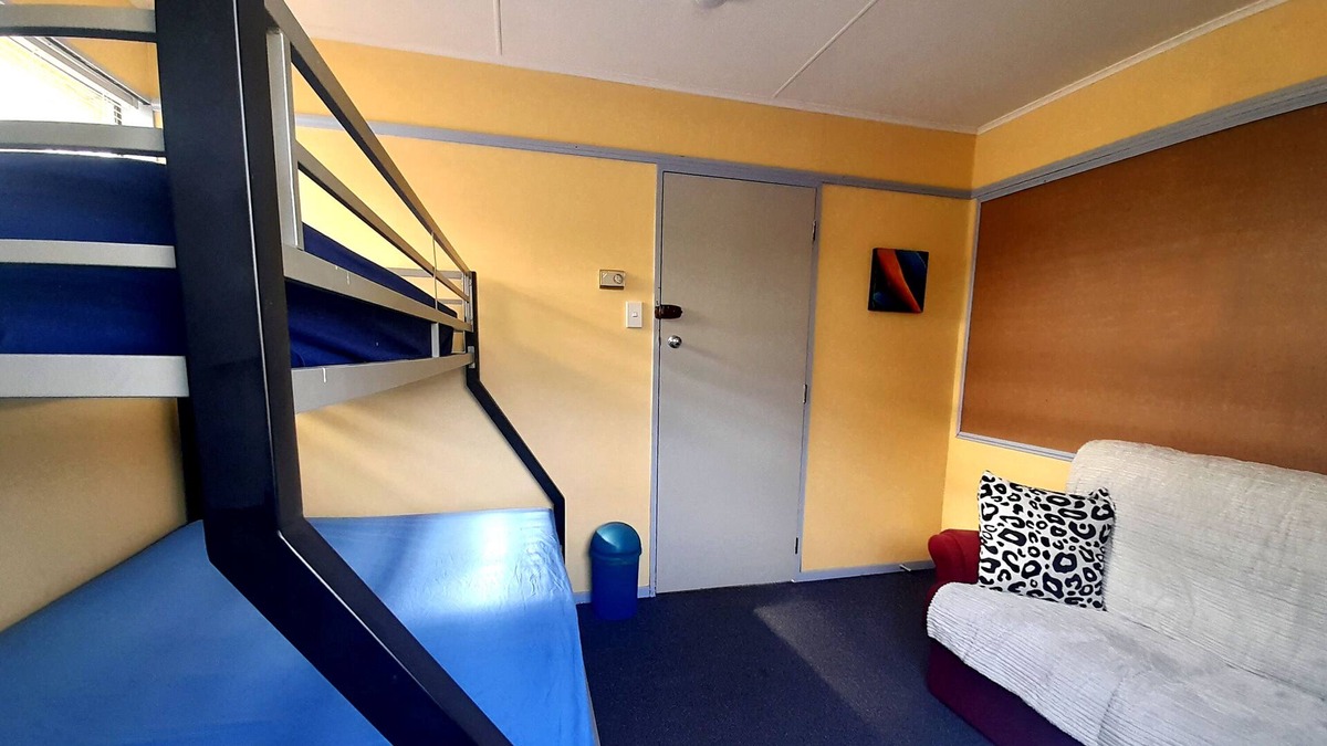 Orepuki House | Queen Bunk Room Right Next to the Hump Ridge Track