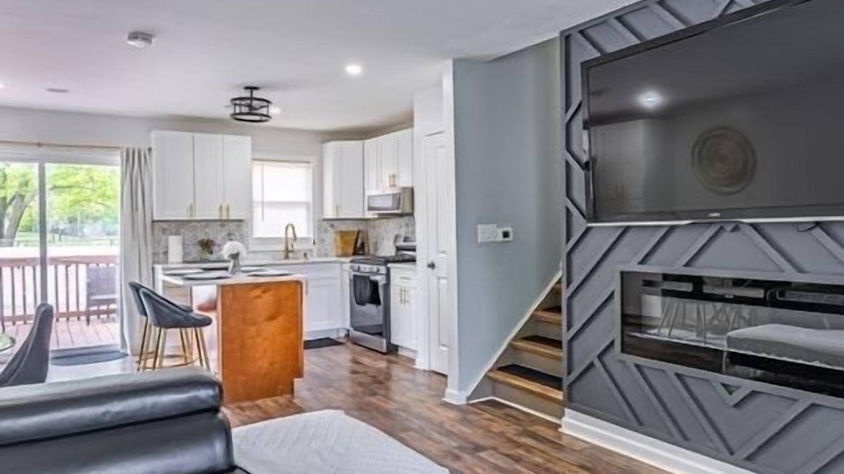 Plainfield House | Queen City BNB Sleeps 13