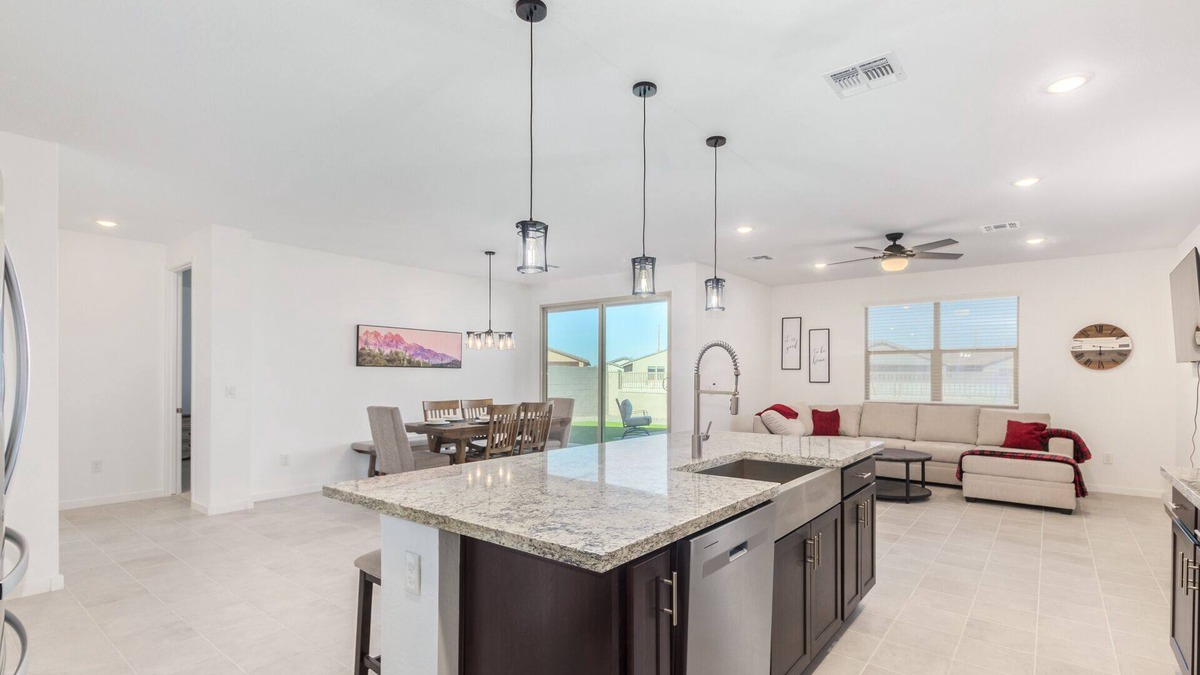 San Tan Valley House | Queen Creek Putting Green & More