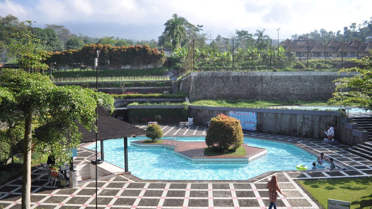 Baturaden Hostel | Queen Garden Hotel by Salak Hospitality