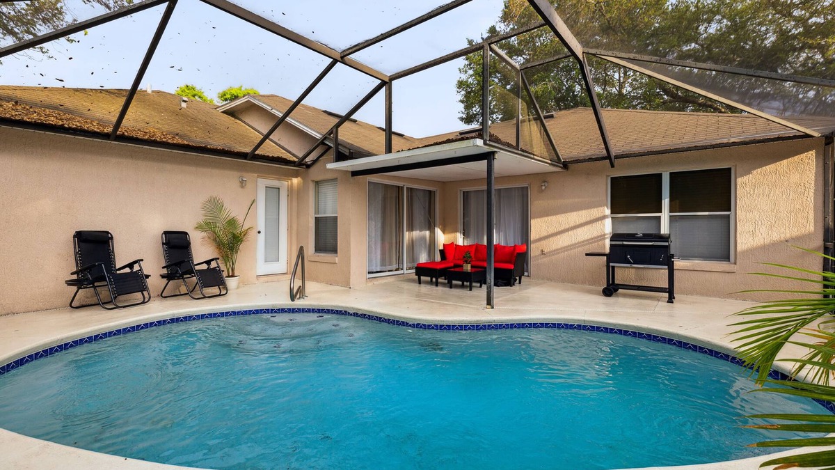 Ocoee Apartment | Queen Guest Suite with Pool View and Nearby Lake