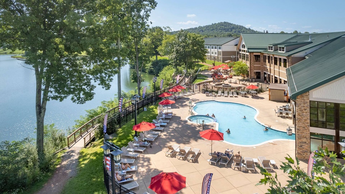 Roanoke Cabin | Queen Lodge | 2 Beds + Pet | No Hidden Fees