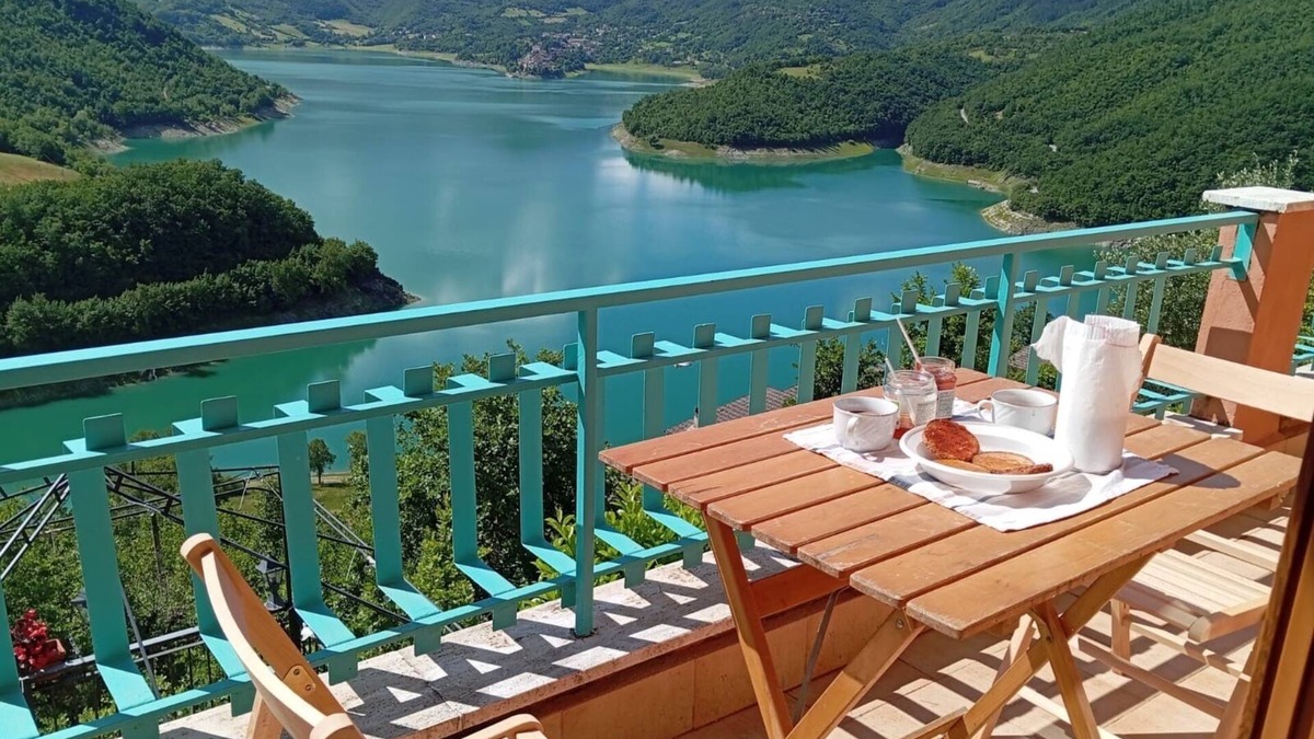 Rocca Sinibalda Apartment | Queen of lake (Lake Turano)