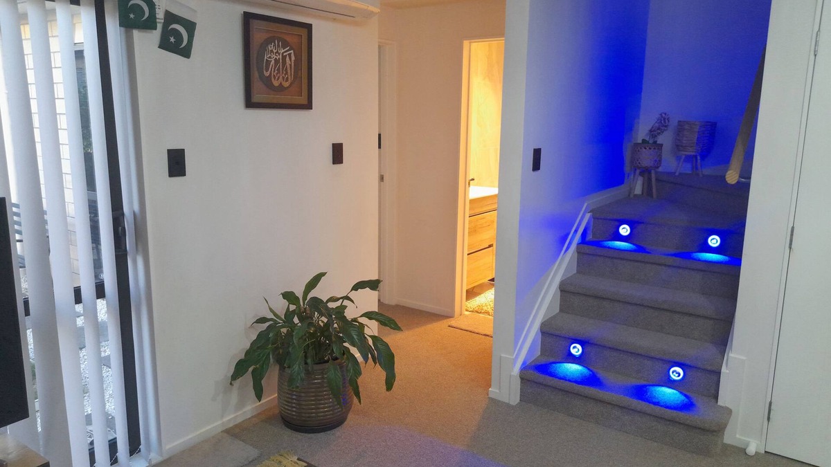 Papatoetoe House | Queen Room Available: close to Airport & malls,train station,CBD,restaurants