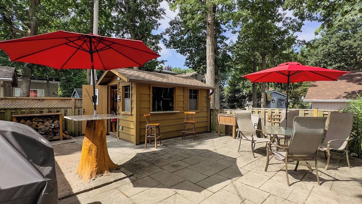 Grand Bend Cottage | *Queen's Gem Cottage – Your Perfect Grand Bend Getaway*