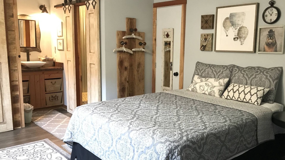Willow Glen House | Queen studio, sleeps 2 people
