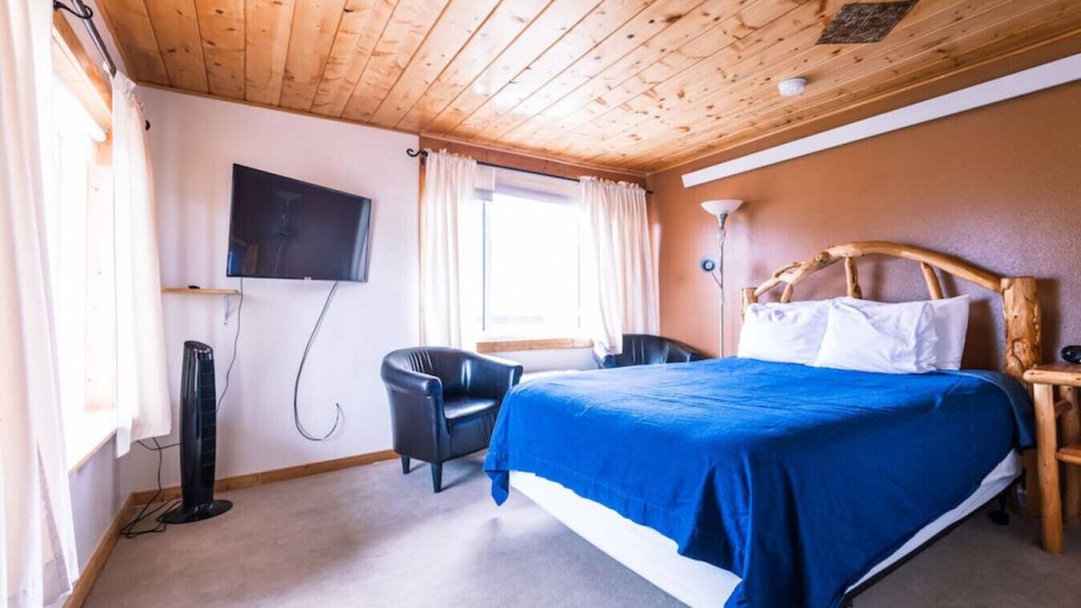 Centennial Apartment | Queen Suite in Historic Centennial Hotel