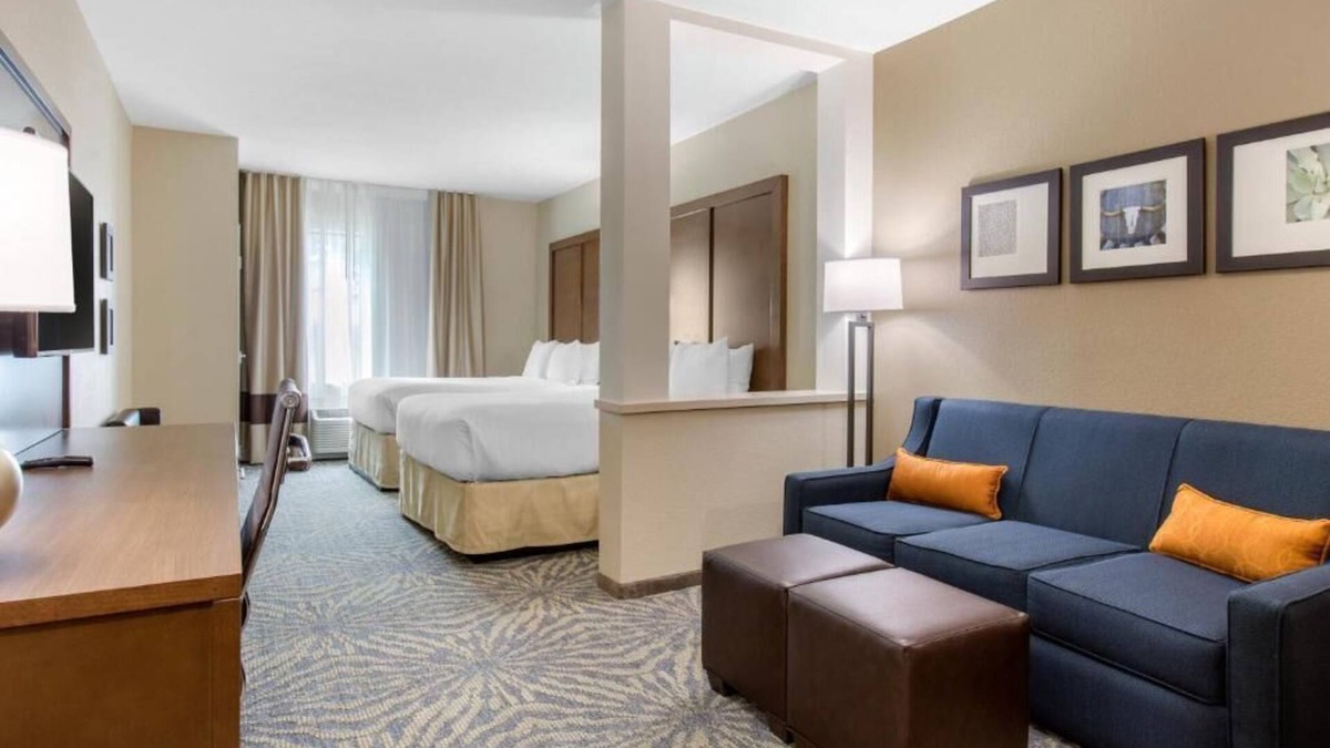 Franklin Park Apartment | Queen Suite with Two Queen Beds - Non-Smoking