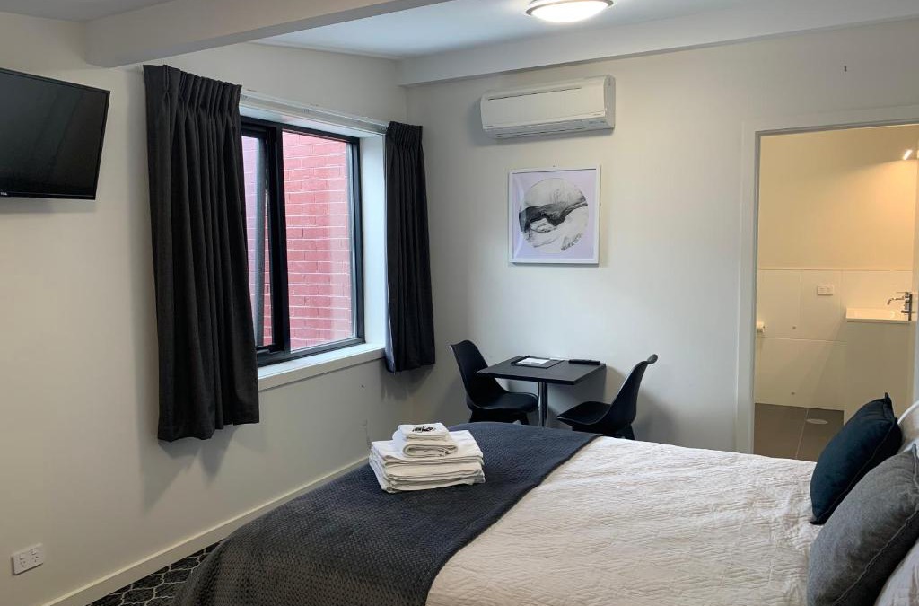 Longford Hotel | Queens Arms Hotel