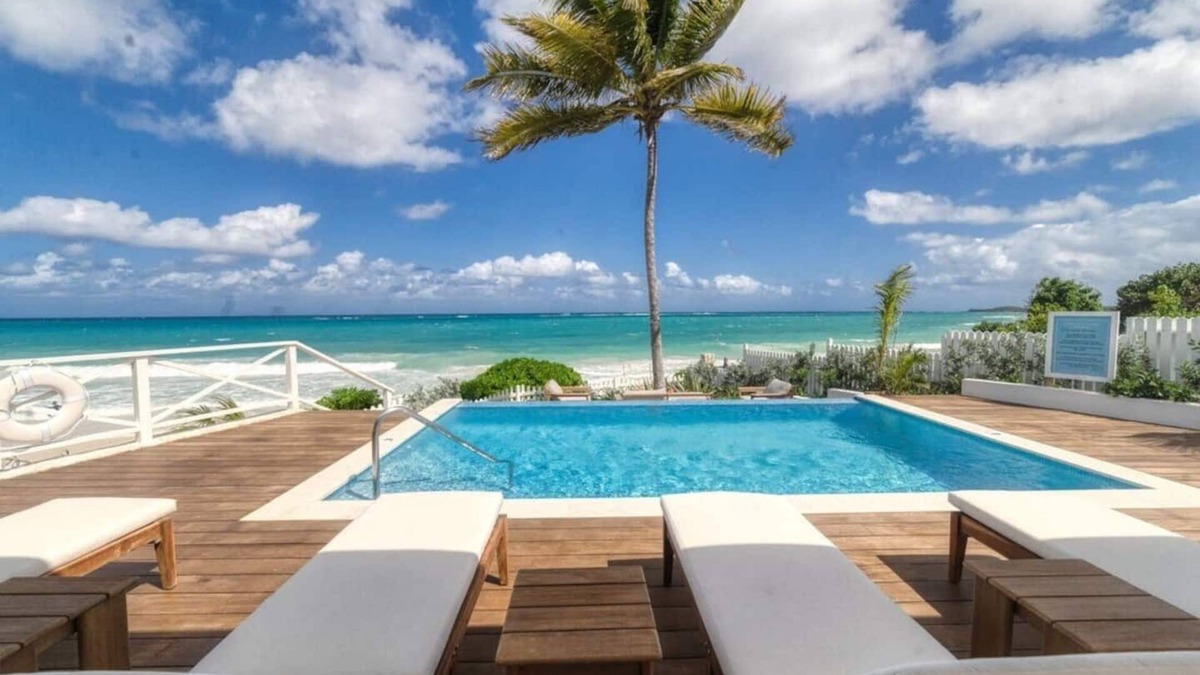 Silver Sands House | Queens Cottage 4-Beachfront Villa - Swimming pool, staff, Newly refurbished!