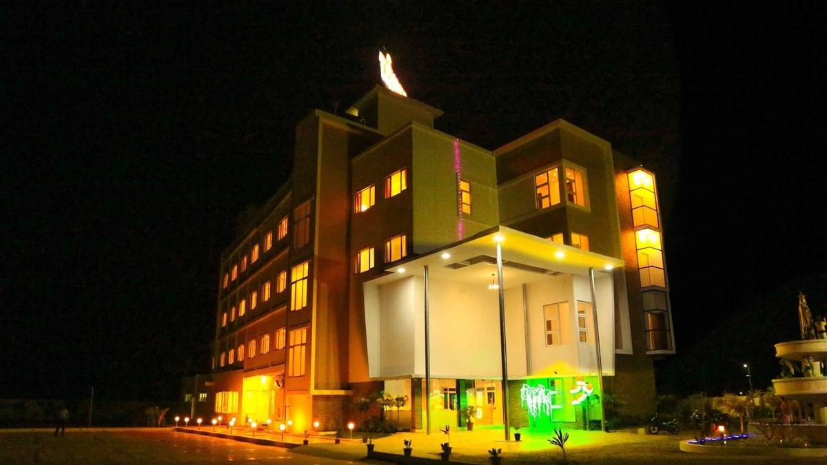 Velankanni Hotel | Queens Inn