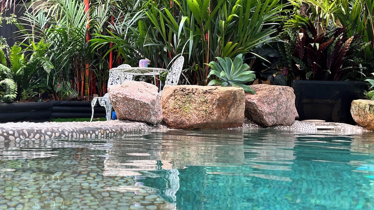 Whitfield Apartment | Queenslander apartment with plenty of space and very tropical.Sleeps six people.