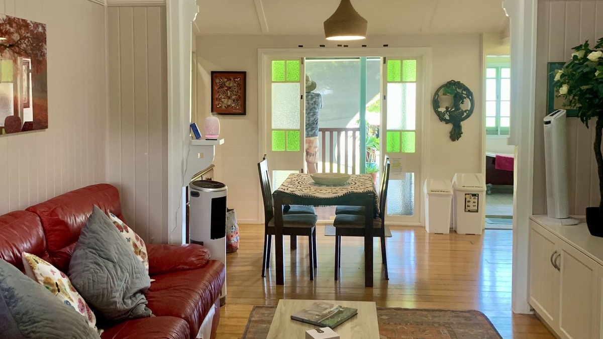 Hermit Park Apartment | Queenslander on Queens - Upstairs Unit