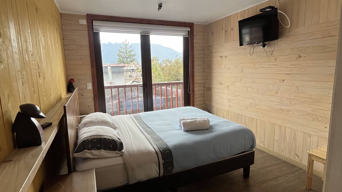 Hornopiren National Park Hotel | Quelen Austral