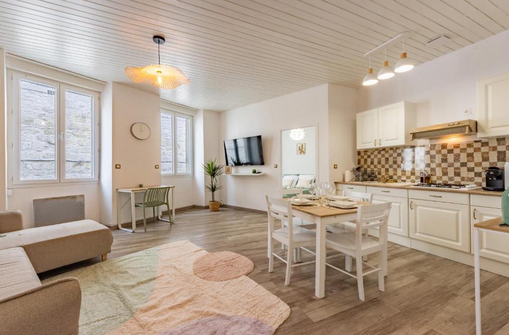 Roquecor Apartment | Quercy Blanc coeur de village parking facile