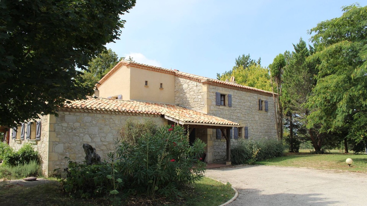 Castelsagrat Villa | Quercy property with private swimming pool and tennis court