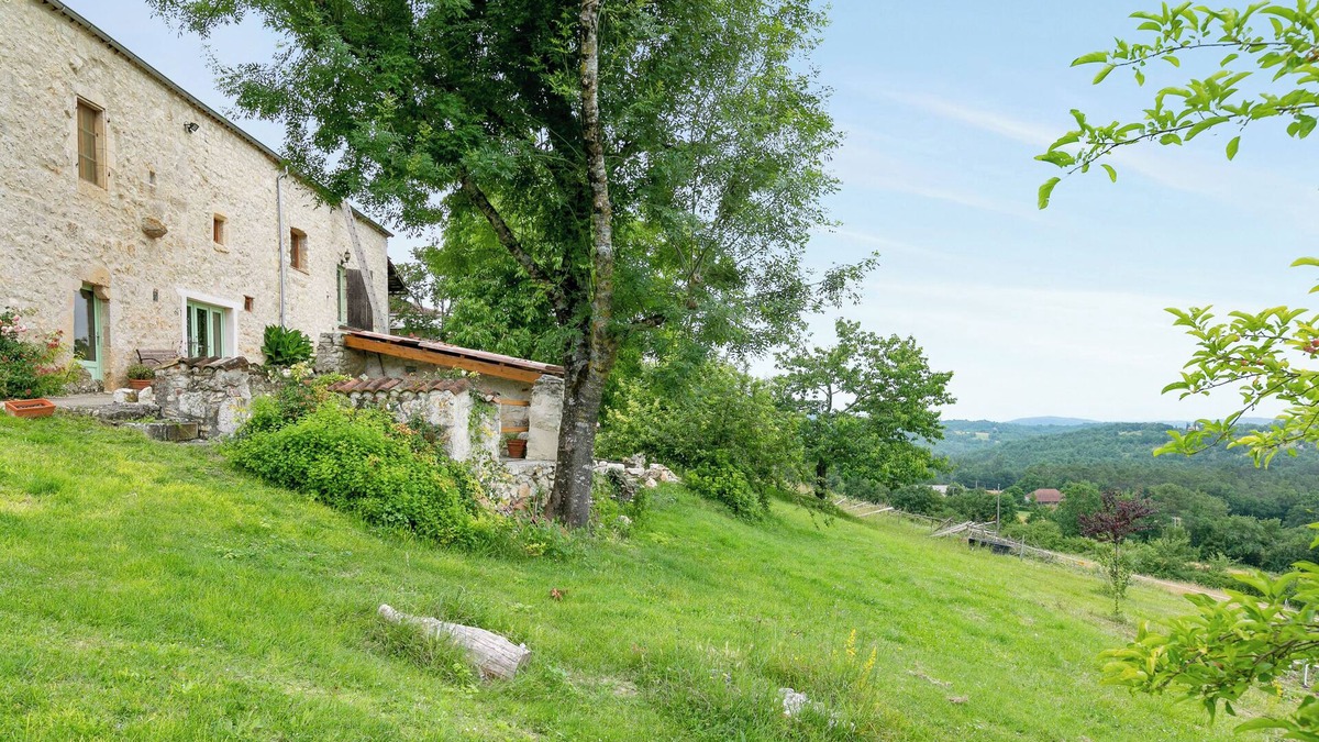Fargues House | quercy stone guest rooms decorated with taste. Very nice view