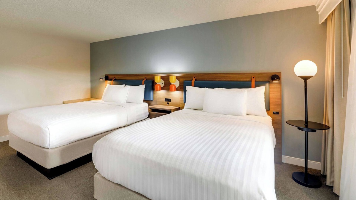 Oyster Point Hotel | Quick Escape! Pet-friendly Property, Onsite Parking!