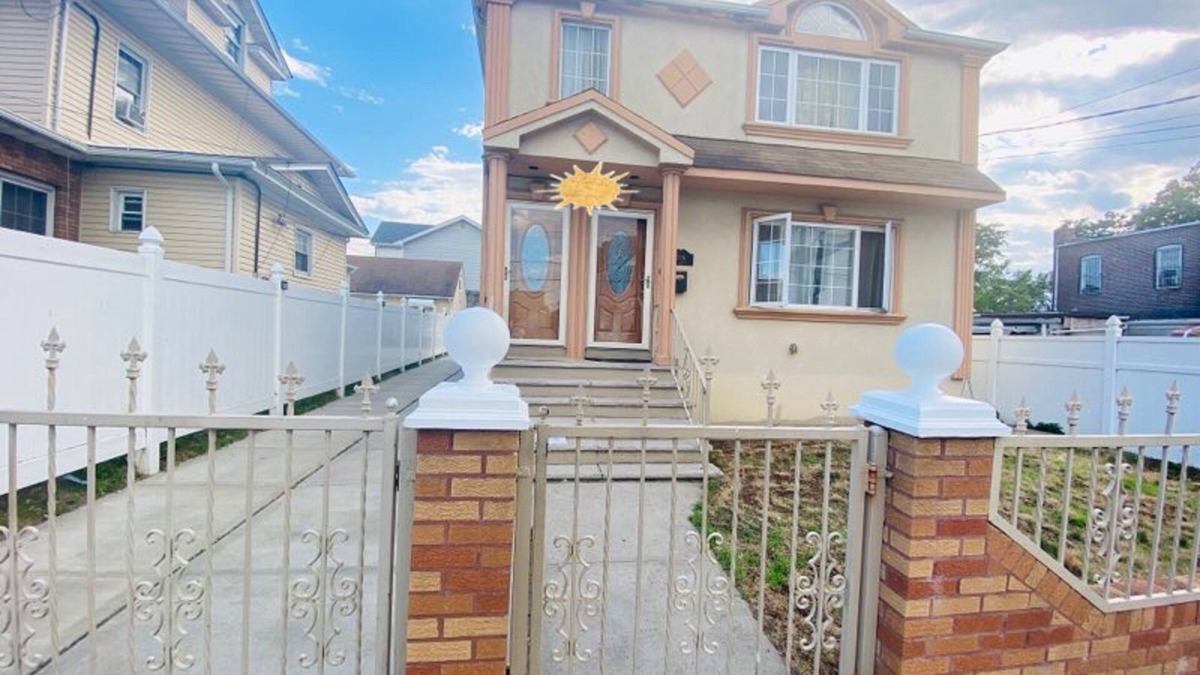 Rochdale House | Quick rides to JFK, train station, malls & casino.