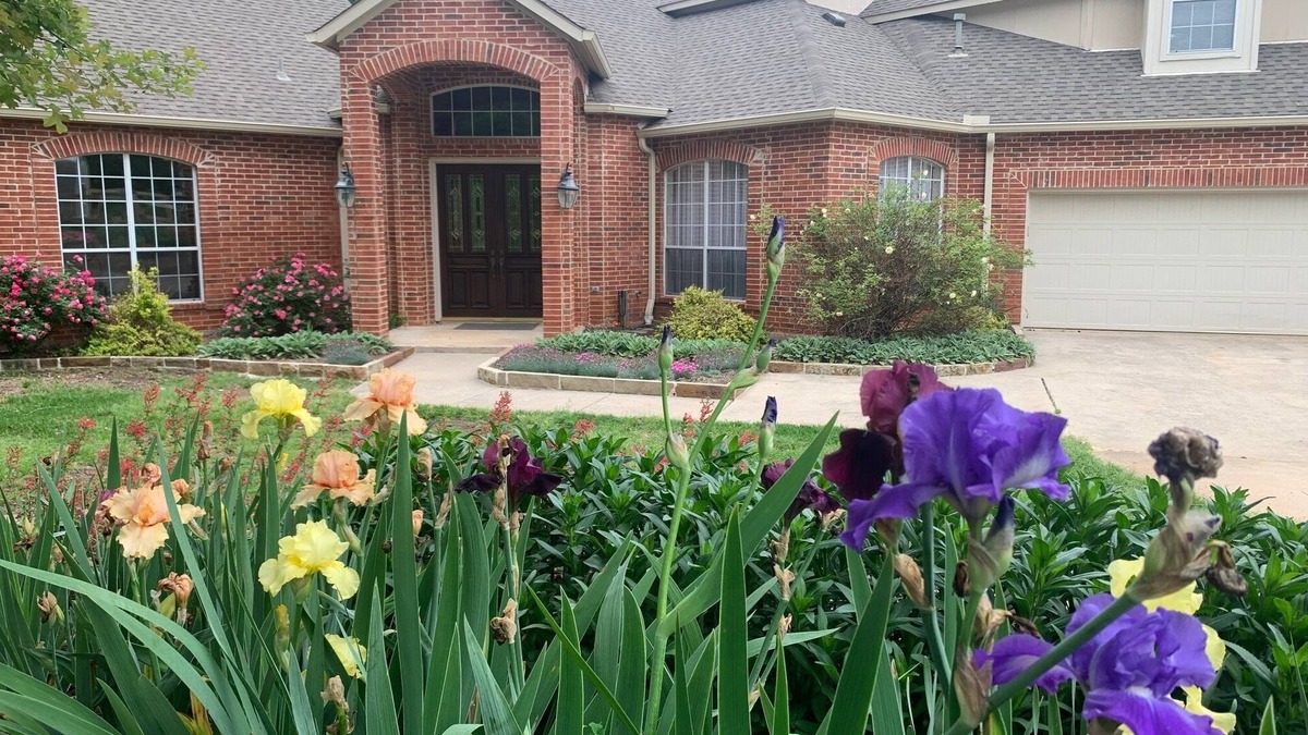 Oak Point House | Quiet 1 Acre Lake House Nestled in the Woods 4B/4B
