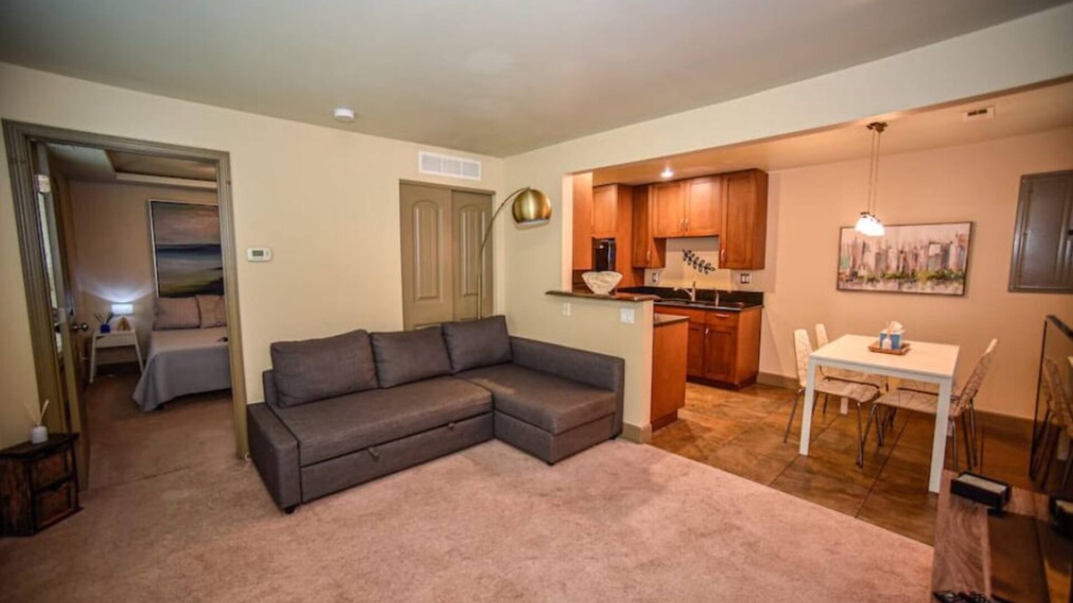 Grandview House | Quiet 1 BR with Full Kitchen and Huge Yard
