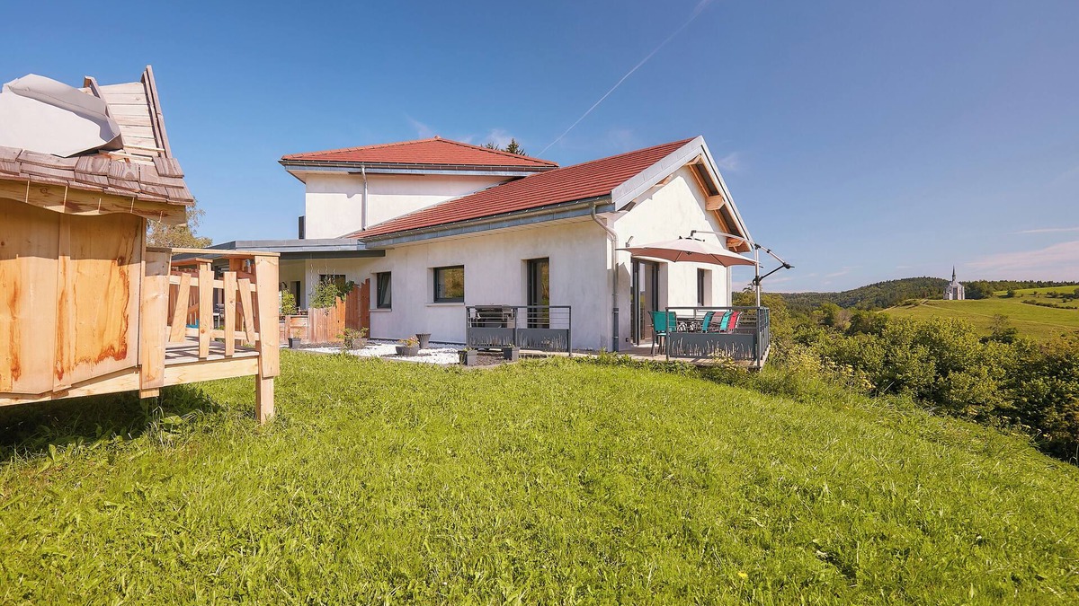 Ouhans Apartment | Quiet 12-person apartment in the heart of the Loue valley