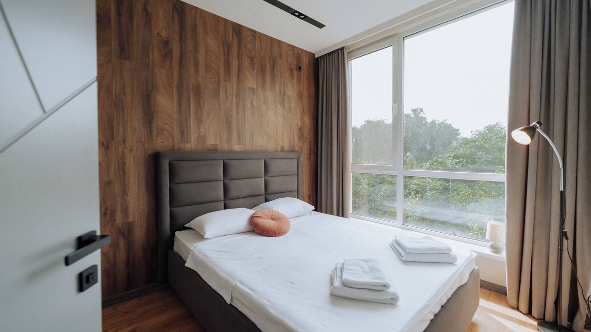 Riscani Apartment | Quiet 1BR Retreat – 2 min to Transit and Shops