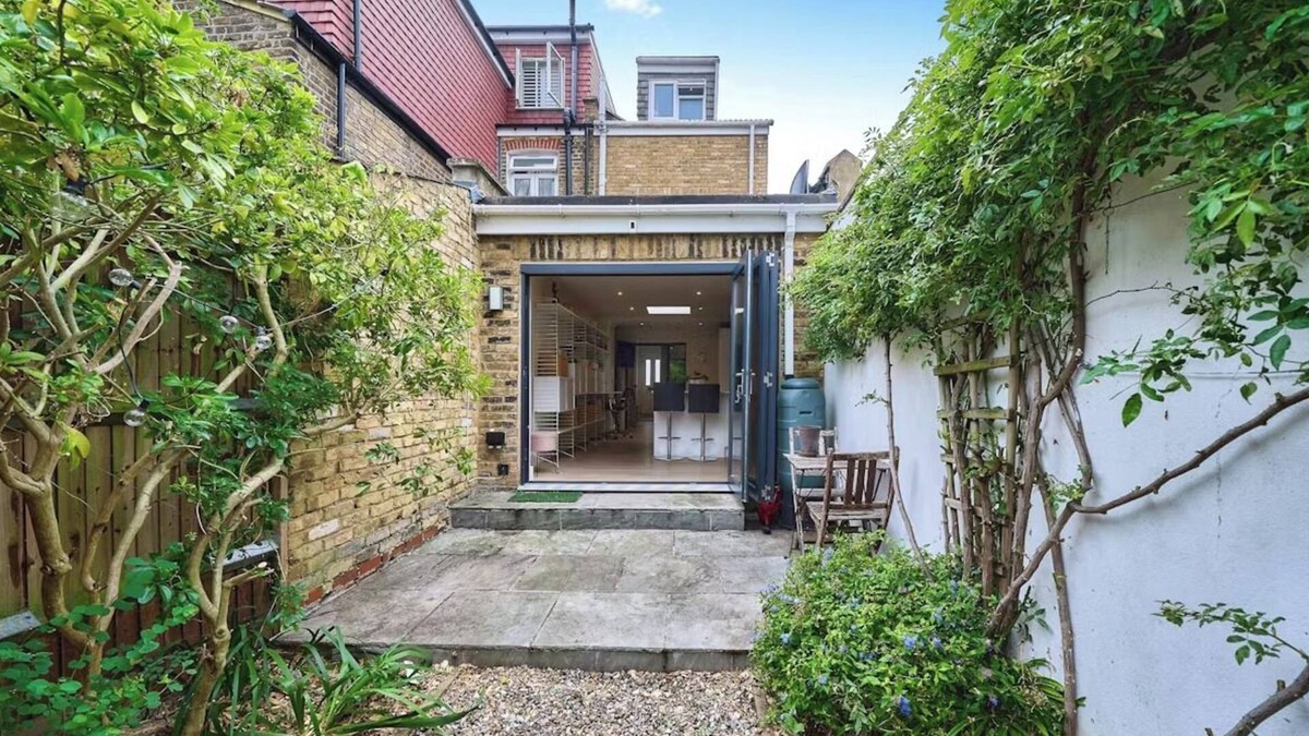 Ferndale House | Quiet 2-bed, 2-bath, Brixton/Clapham House in Zone 2 with speedy internet