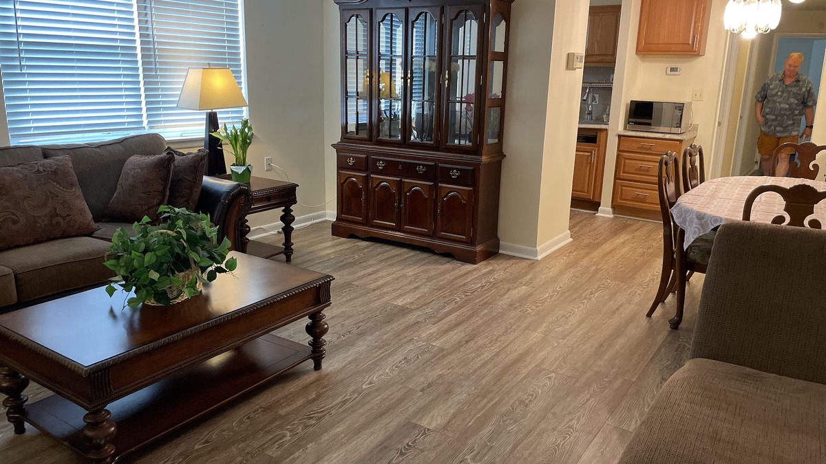 Medfield Apartment | Quiet 2 Bedroom Apartment Condo close to Downtown - Emerald Elite