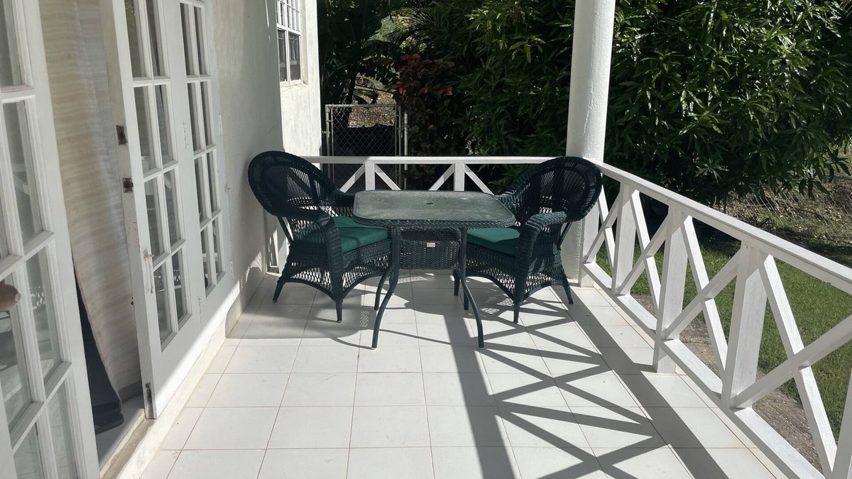 White Hill Apartment | Quiet 2 Bedroom Country Apartment