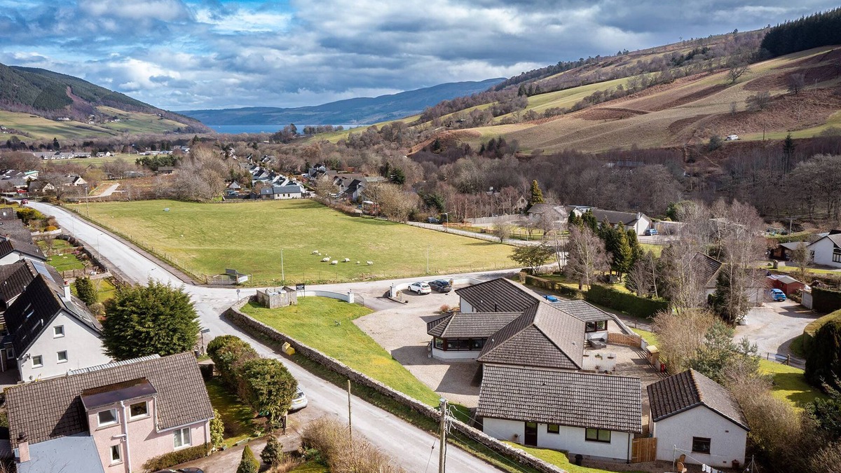 Lewiston Cottage | Quiet 2 bedroom cottage with a beautiful view of Loch Ness