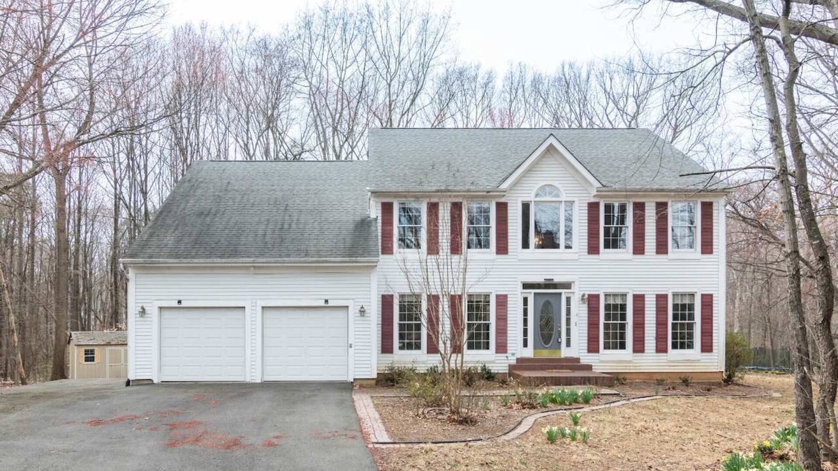 Fairfax House | Quiet 2-Story Home | Garden View & Large Kitchen