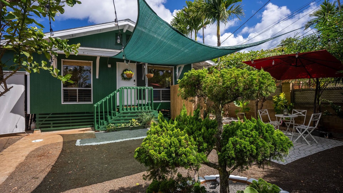 Waialua House | Quiet, 2bd/1bath with A/C in bedrooms, pet friendly