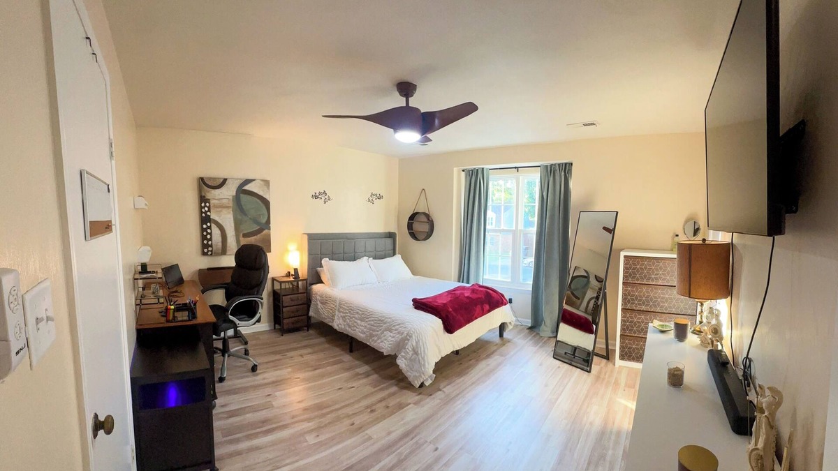 Norfolk - Virginia Beach House | Quiet 2BR/1.5BA Retreat w/Fenced Yard, Firepit, & Fast WiFi – Central Norfolk