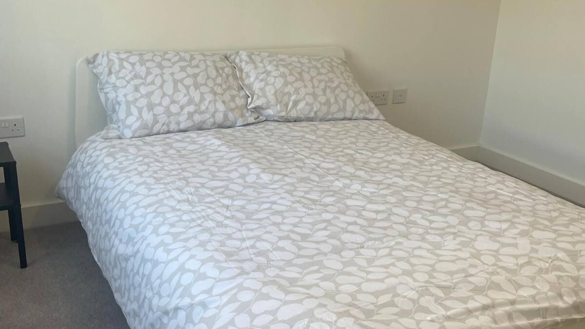 Park Royal Apartment | Quiet 2BR Flat, secured block, ideal location