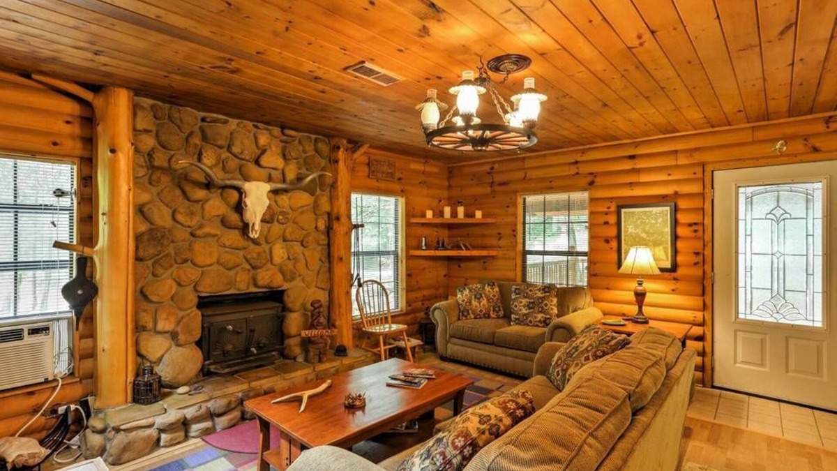 Marble Falls Cabin | Quiet 2BR Jasper Cabin w/Tranquil Creek Views