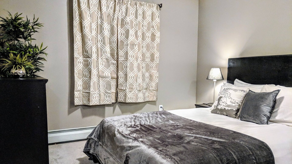 Stony Plain Condo | Quiet 2BR2Bath Condo Stony Plain Close to Westview Hospital w/ U/G Parking