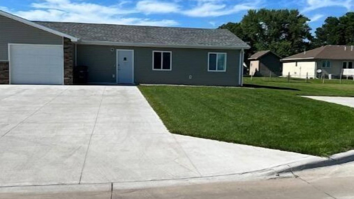 Grand Island Condo | Quiet 3-bedroom Condo on the end of the block.