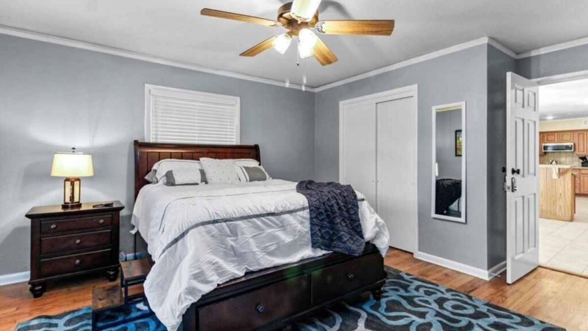 Tyler House | Quiet 3-bedroom home with kitchen & living room