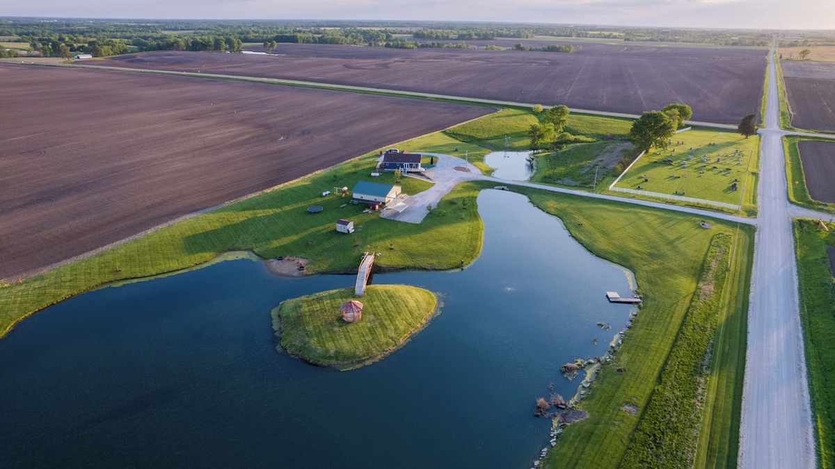 Van Buren County House | Quiet 3 bedroom house on 11 acres with 3 acre fully stocked private pond.
