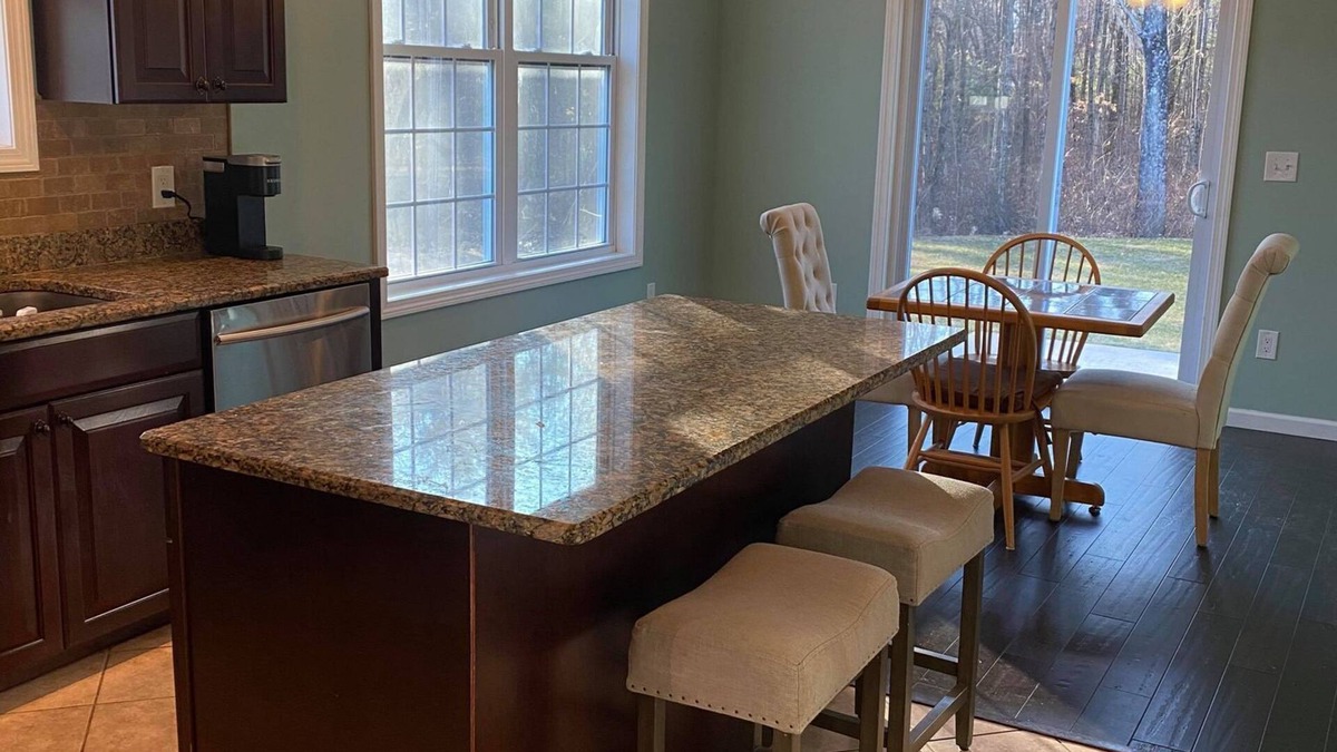 Granby House | Quiet 3 BR 1.5 Bath Duplex Near 5 Colleges, Connecticut River, and Hiking Trails