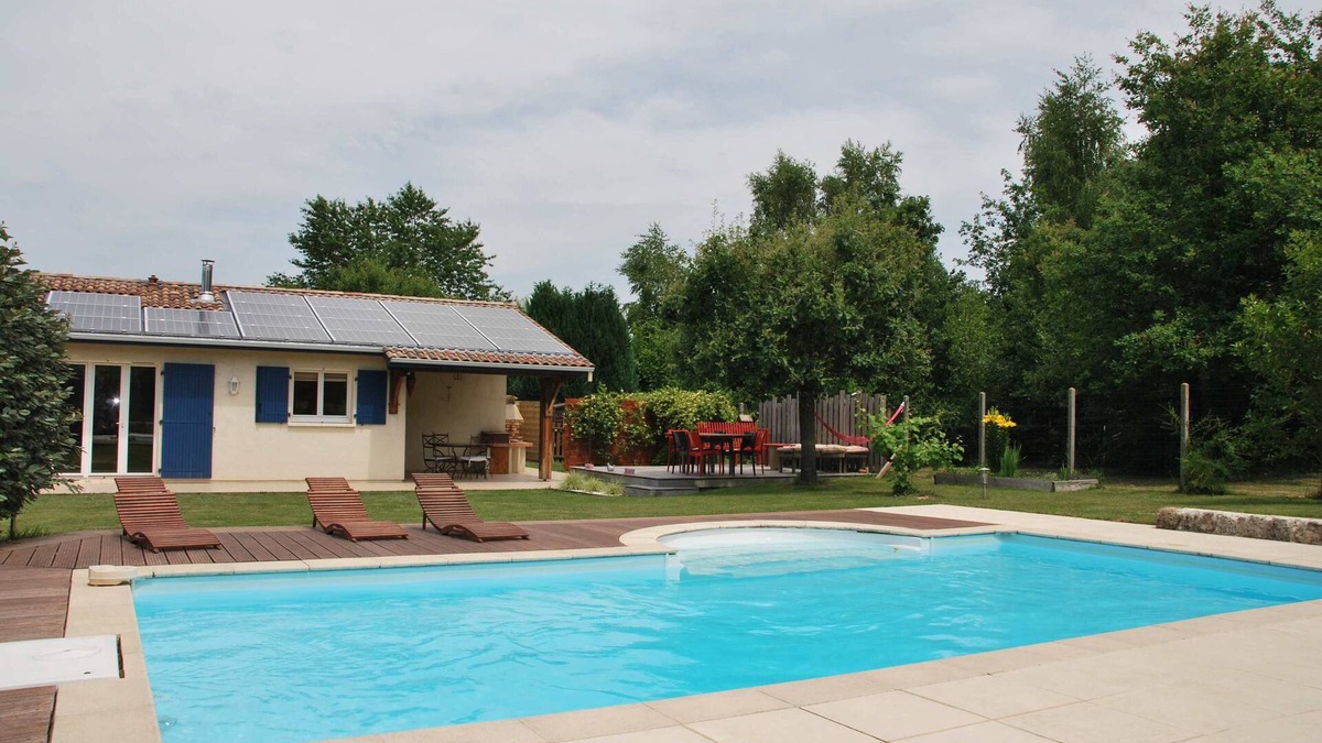 Quinsac House | Quiet, air-conditioned villa 15 minutes from Bordeaux with pool and spa